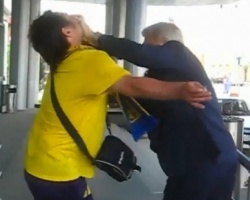 Главный тренер ростовского футбольного клуба подрался с болельшиком (ВИДЕО)