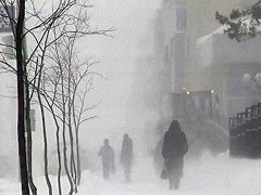 Мощный снежный циклон парализовал на Сахалине движение автомобильного, морского и воздушного транспорта