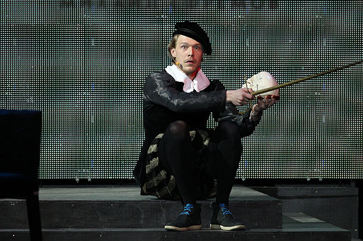 Никита Ефремов в образе Гамлета.jpg