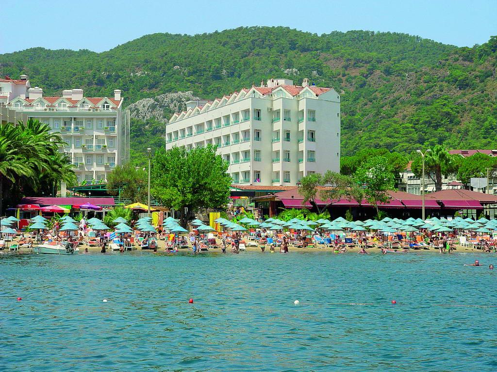 отель и пляж.jpg