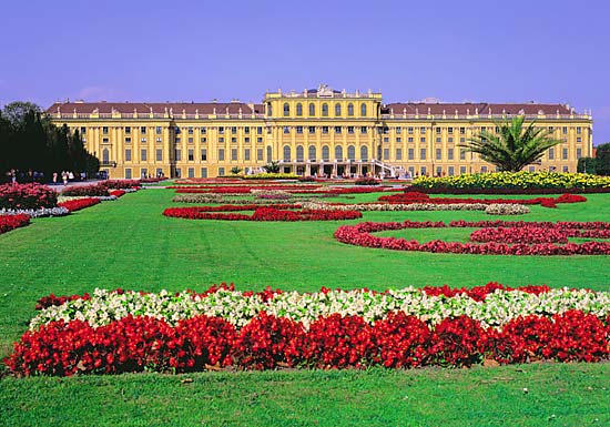 резиденция австрийских императоров Шенбрунне.jpg