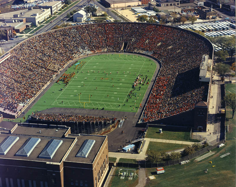 Мемориальный стадион, штат Миннесота, США. (Jim Gumm).jpg