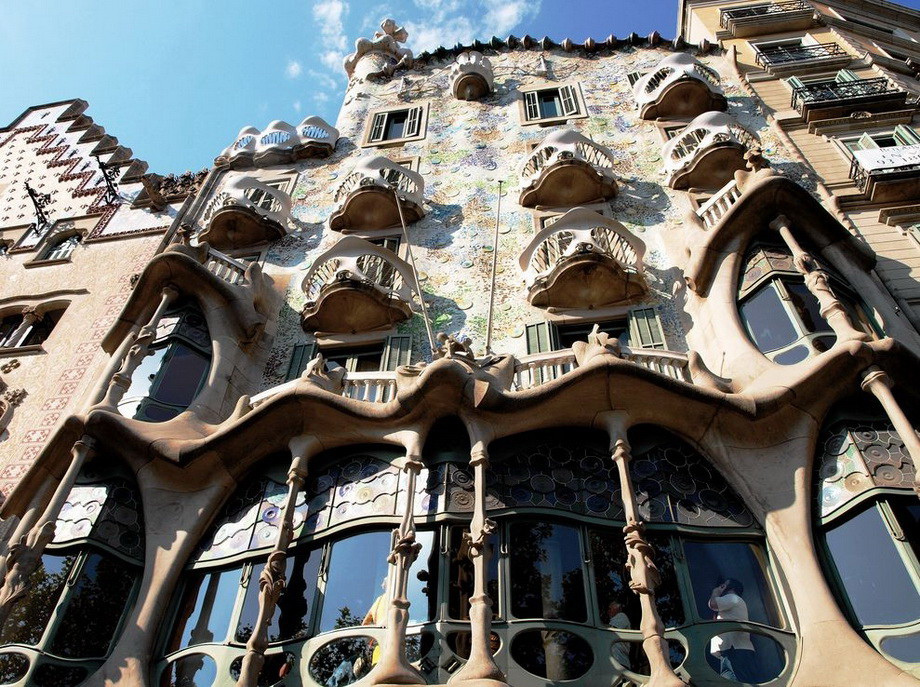 Дом Бальо Антонио Гауди в Барселоне.jpg