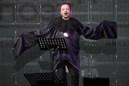 Глеб Самойлов в образе современного Пьеро.jpg