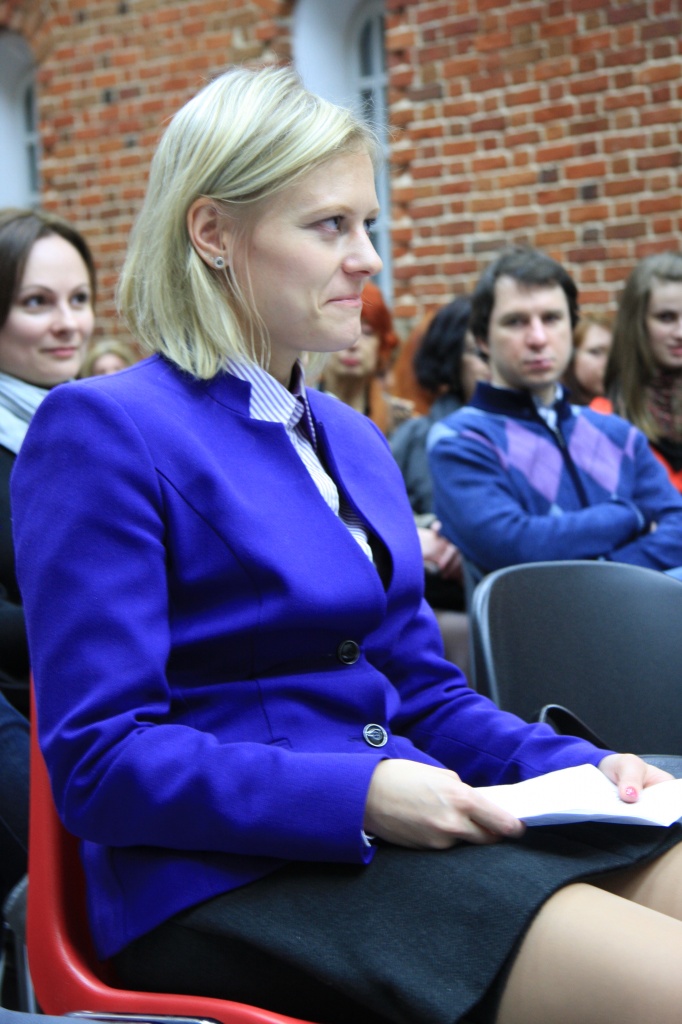 Кирси Попова