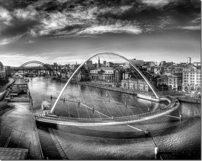 Gateshead_Millennium_BridgeBW_5.jpg
