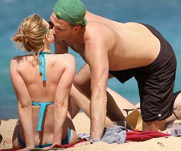 Скарлет Йохансон с Райаном Рейнольдсом.jpg