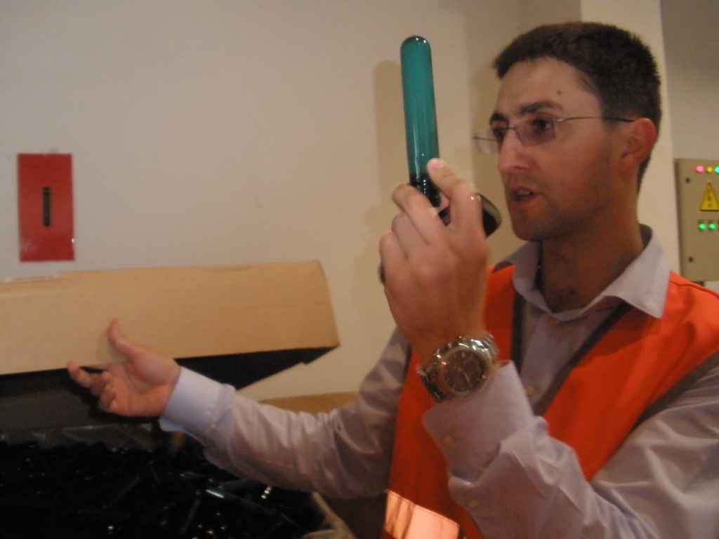 Сергей Долинский показал, как выглядит заготовка для пластиковой бутылки.JPG