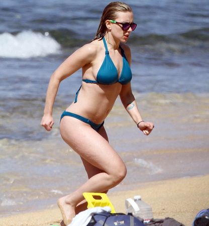 Скарлет Йохансон бежит.jpg