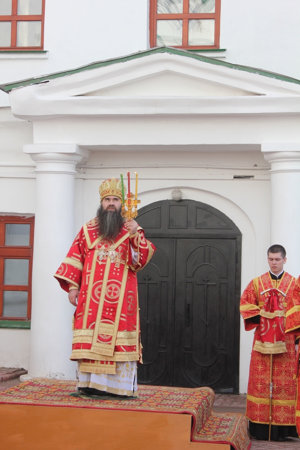 Крестному ходу предшествовала Великая Пасхальная вечерня в Михаило-Архангельском соборе.jpg