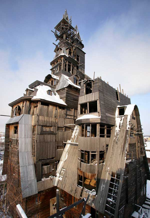 Деревянный небоскреб в Архангельске, снесен в 2009 году.jpg
