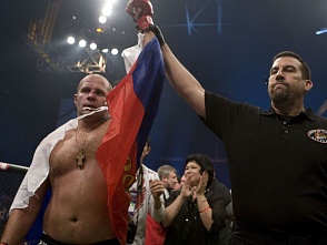 Емельяненко отправил соперника в нокаут за 88 секунд (ВИДЕО)