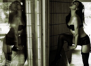 Мила Йовович снялась в чувственной фотосессии для журнала Maxim (ФОТО)