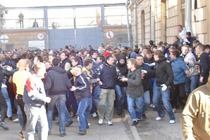 В Питере произошла драка между футбольными фанатами