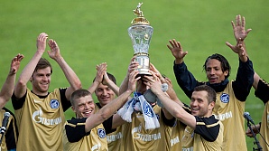 ФК «Зенит» имеет в своём составе лучшего тренера и игрока