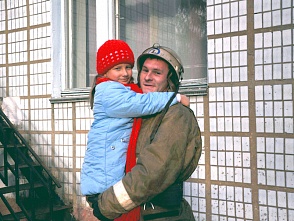 Нижегородскими пожарными из горящего дома были спасены два малолетних ребенка