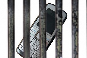 Использование мобильного в тюрьме может добавить срока